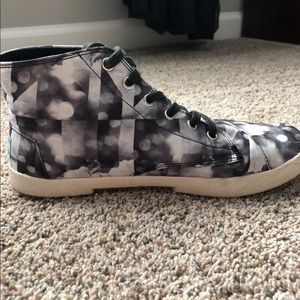 Toms Hightop Sneakers